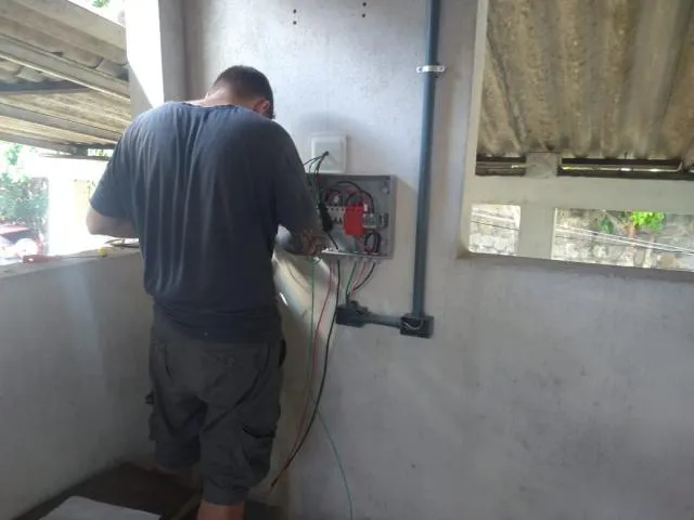 Instalação elétrica de sistema solar fotovoltaico em imóvel residencial